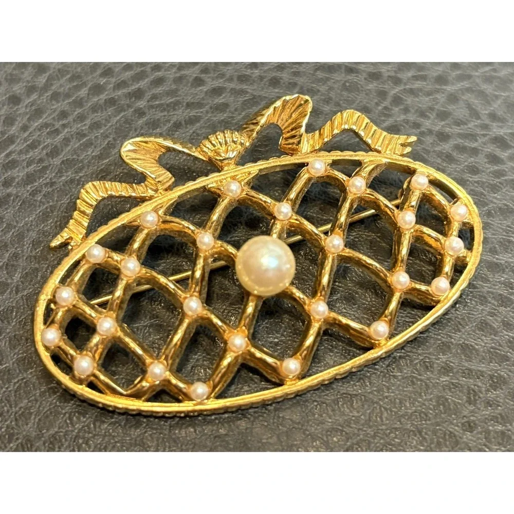 Vintage MONET Gold Tone Brooch Oval Ornament Bow Faux Pearl Christmas Holiday